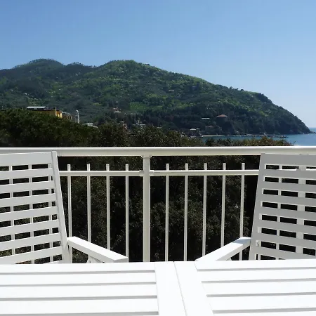 Penthouse By The Sea Apartment Levanto